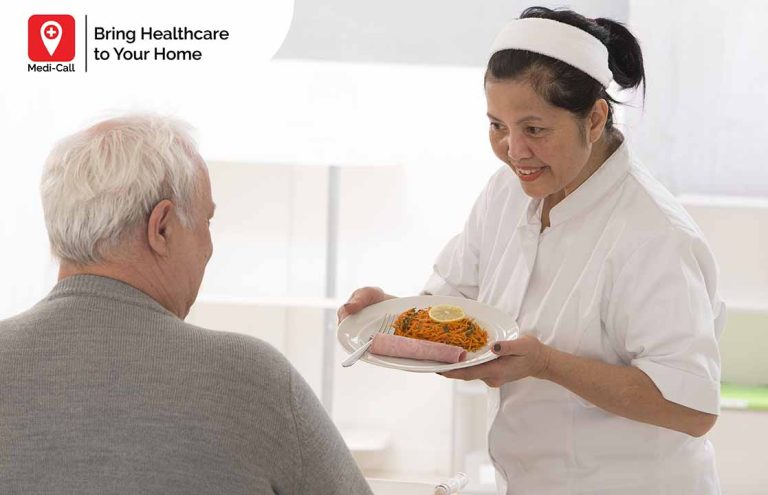 pelayanan kesehatan untuk lansia, pelayanan lansia, caregiver, perawat untuk lansia, perawatan lansia, Medicall, Medi-Call