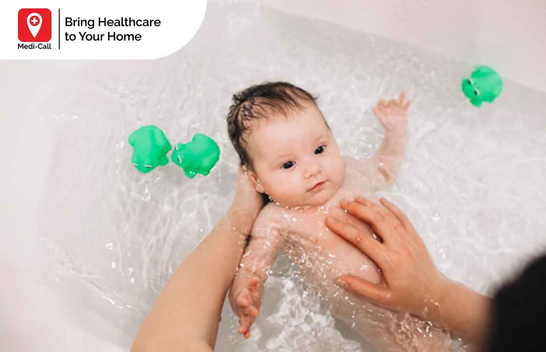 manfaat mandi pagi untuk bayi, cara memandikan bayi, mandi pagi, Medicall, Medi-Call