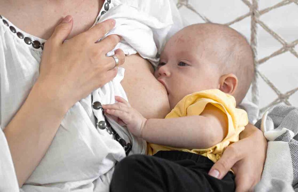 Penyebab Bayi Sering Menyusu Medi-Call