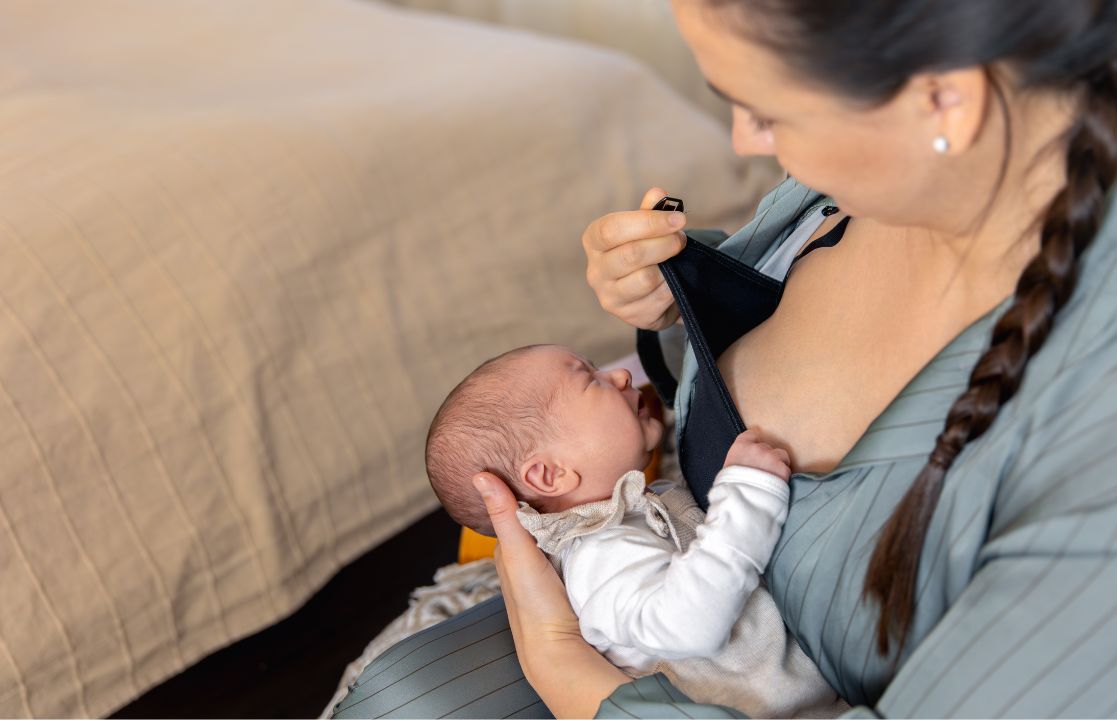 Posisi Menyusui Bayi yang Benar Medi-Call