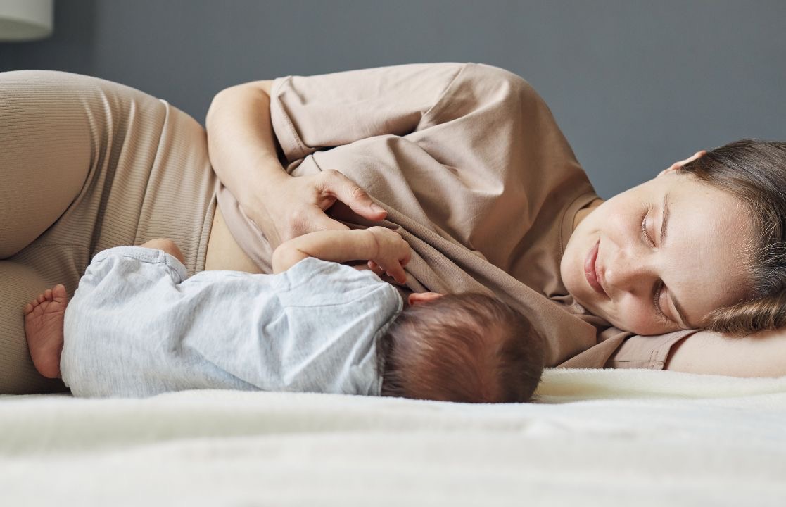 ‌Posisi Menyusui Bayi yang Benar Medi-Call