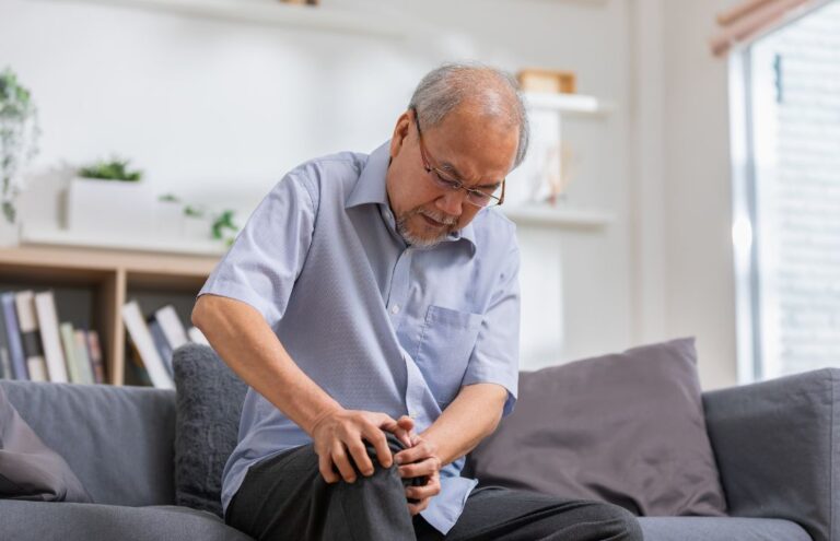 Lutut Sakit Saat Ditekuk dan Diluruskan Penyebab, Obat & Cara Mengatasinya Medi-Call