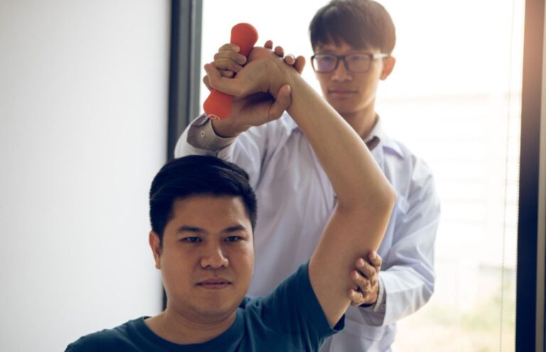 Fisioterapis Adalah Tenaga Kesehatan untuk Rehabilitasi Tubuh Medi-Call