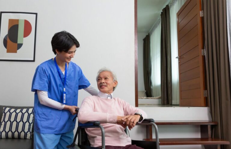 Perawat Orang Tua Home Care Medi-Call