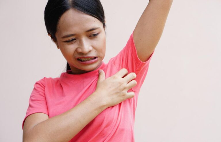 Benjolan Dibawah Ketiak Penyebab, Tanda Bahaya, dan Waspada Medi-Call