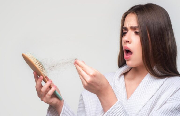 Kenapa Rambut Sering Rontok Penyebab dan Tanda Bahaya Medi-Call