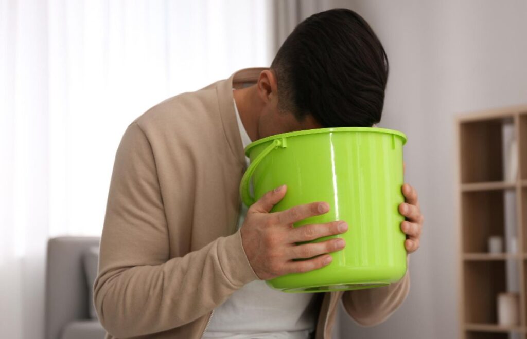 Muntah Terus Menerus? Ini Penyebab dan Cara Mengatasinya